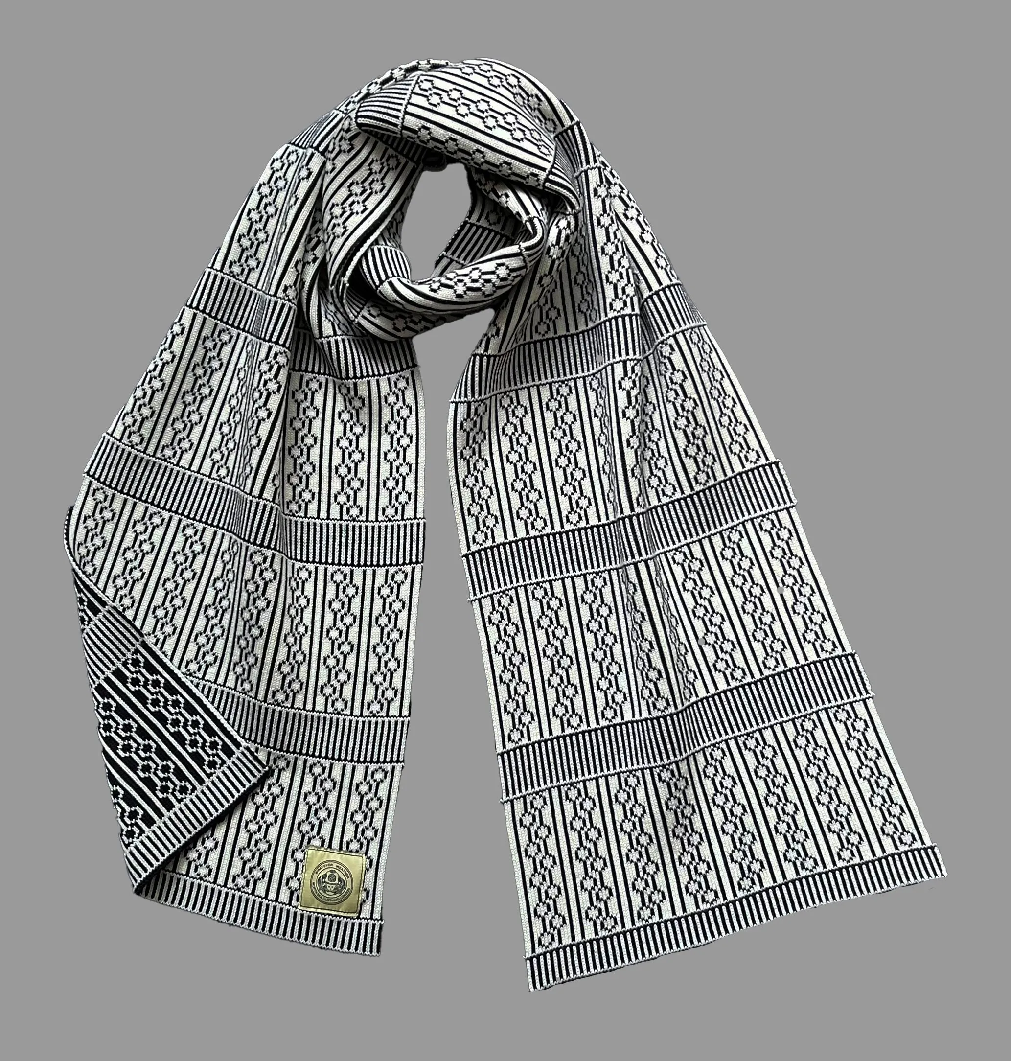 AVIEMORE SCARF -  CREAM & NAVY