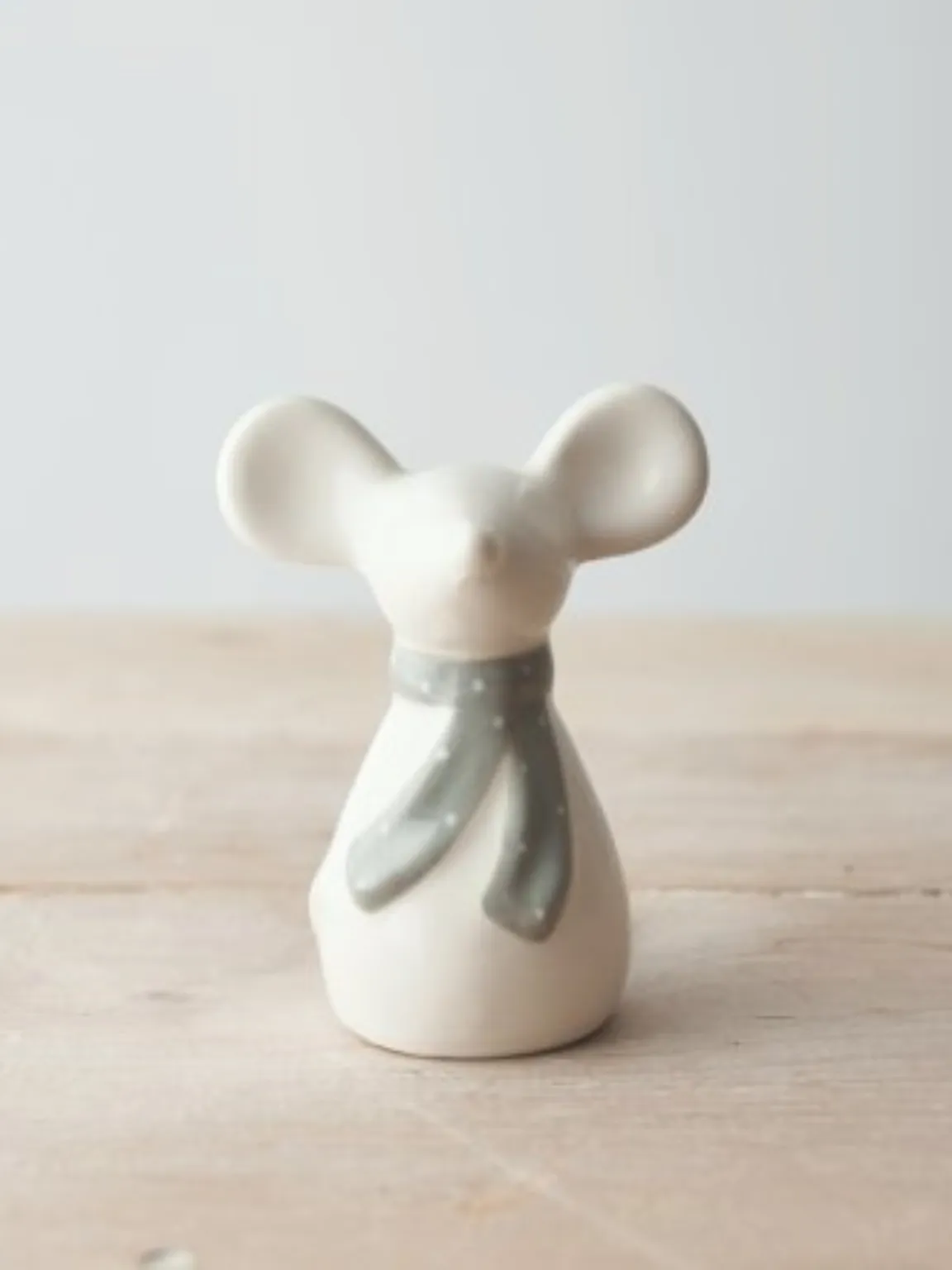 Ceramic Grey Scarf Mouse