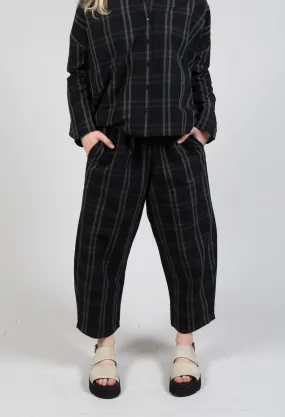 Cropped Trousers in Black