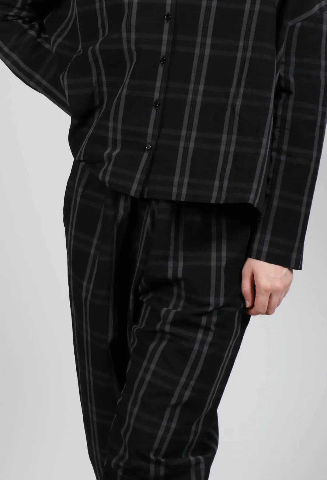 Cropped Trousers in Black