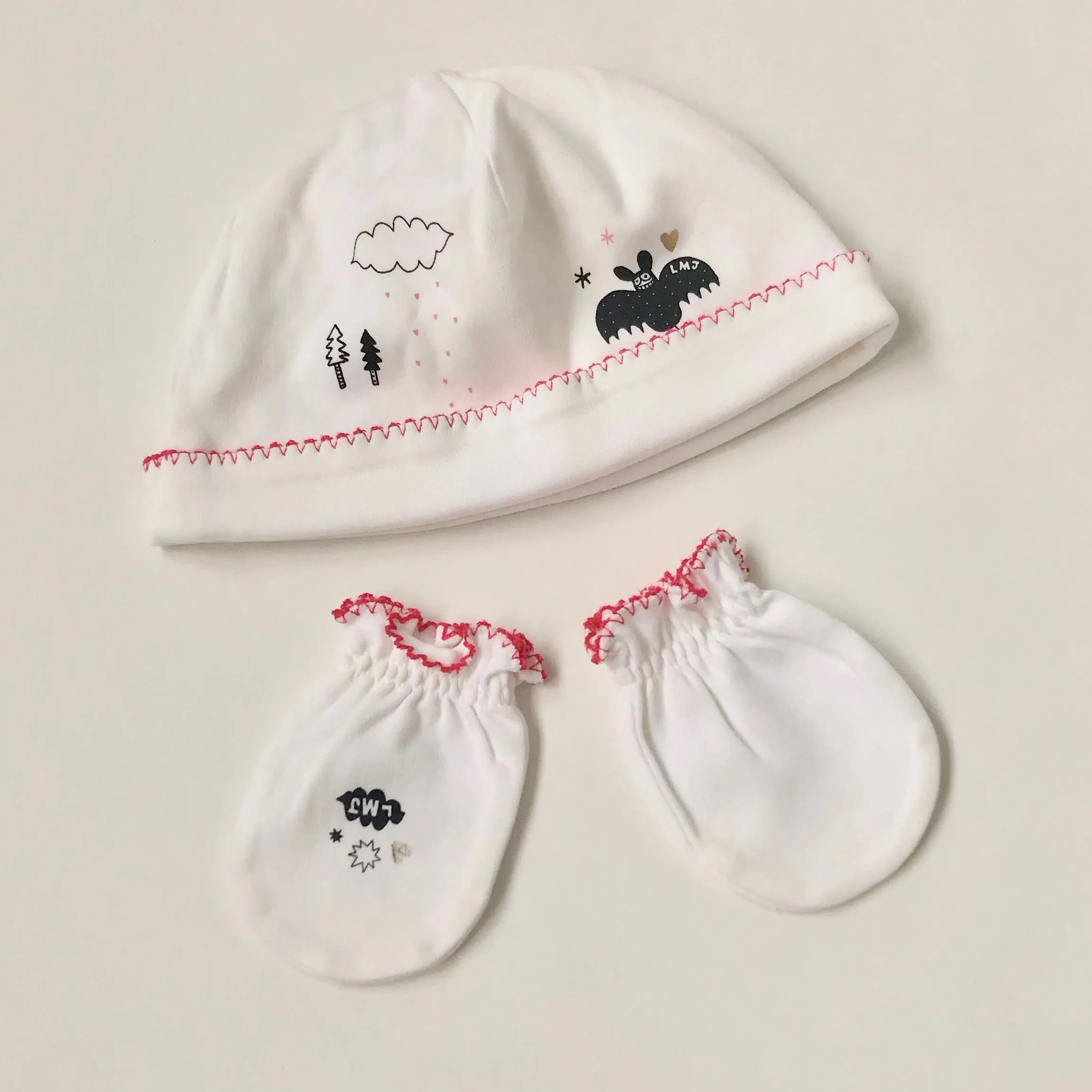 Little Marc Jacobs White Onesie With Matching Hat And Scratch Mittens