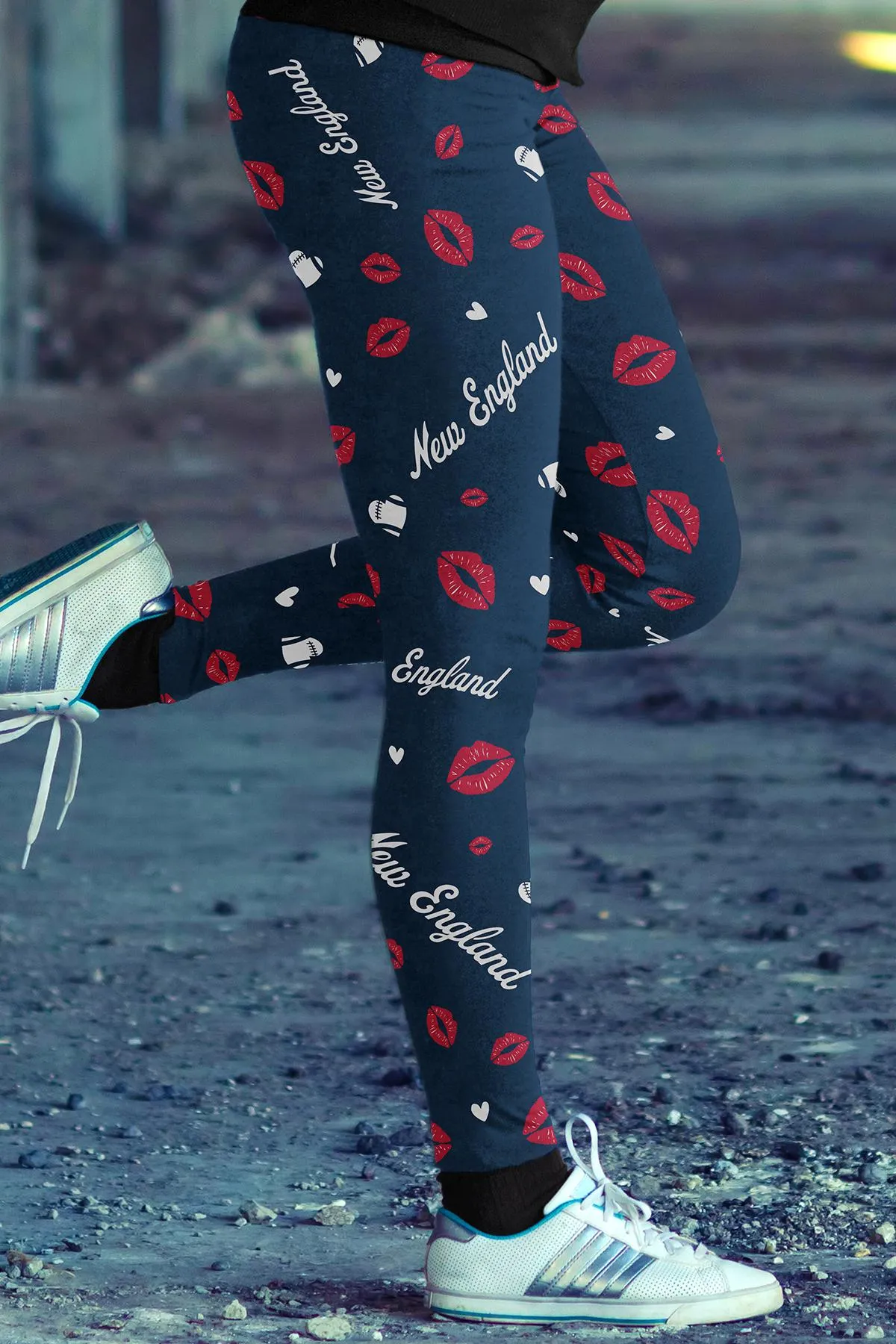 NE Lovin Kisses FB Leggings