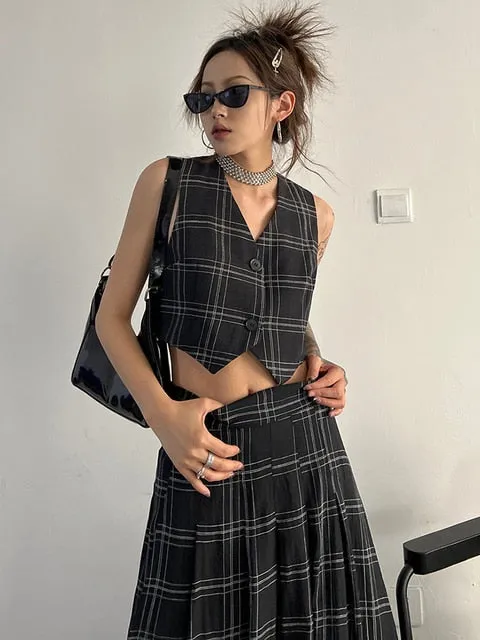 Tihee Plaid Cropped Vest - Black and Gray