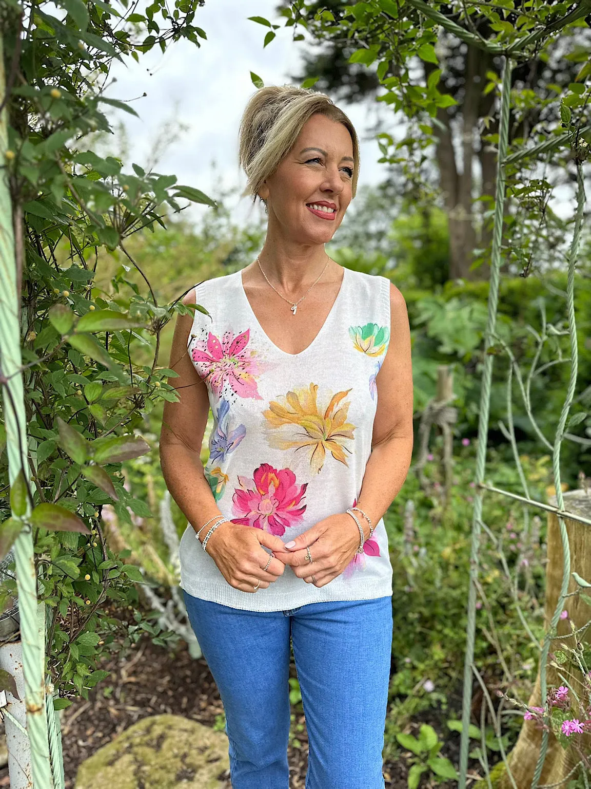 White Flower Print V Neck Vest Kerry