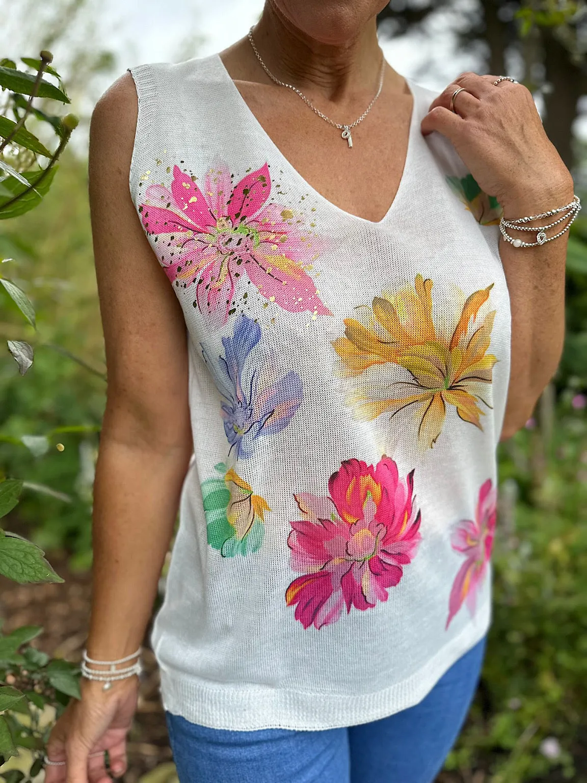 White Flower Print V Neck Vest Kerry