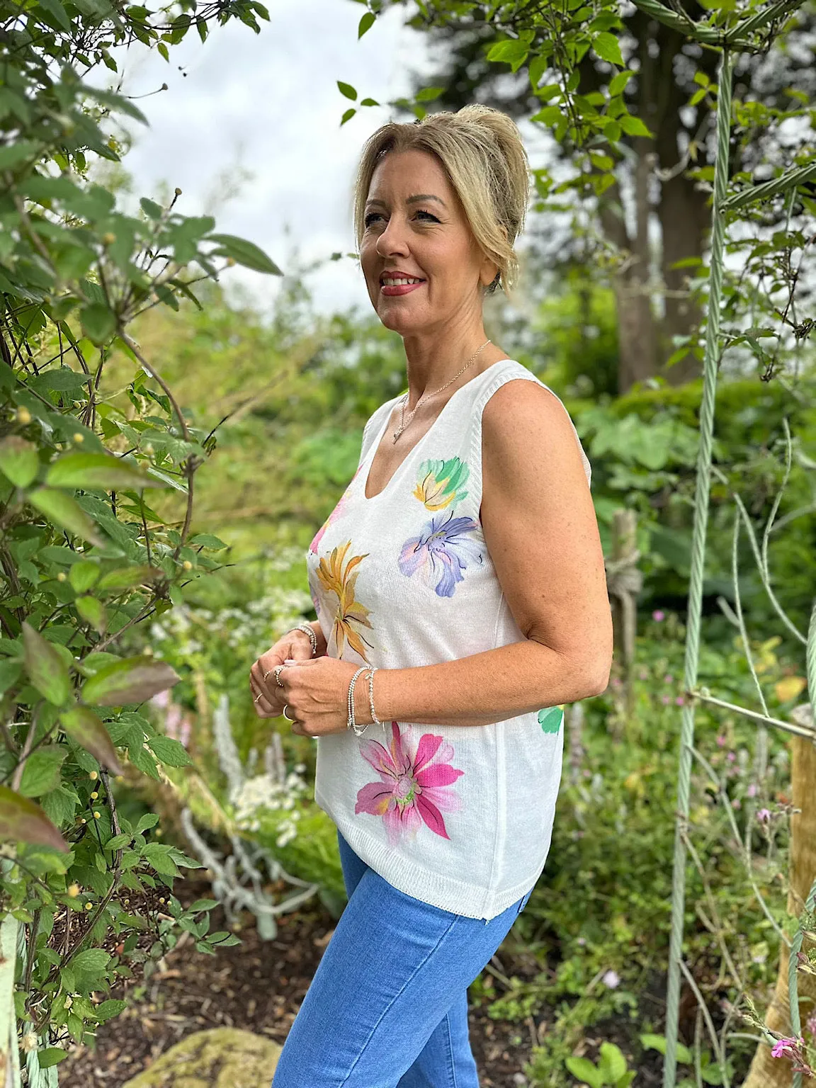 White Flower Print V Neck Vest Kerry