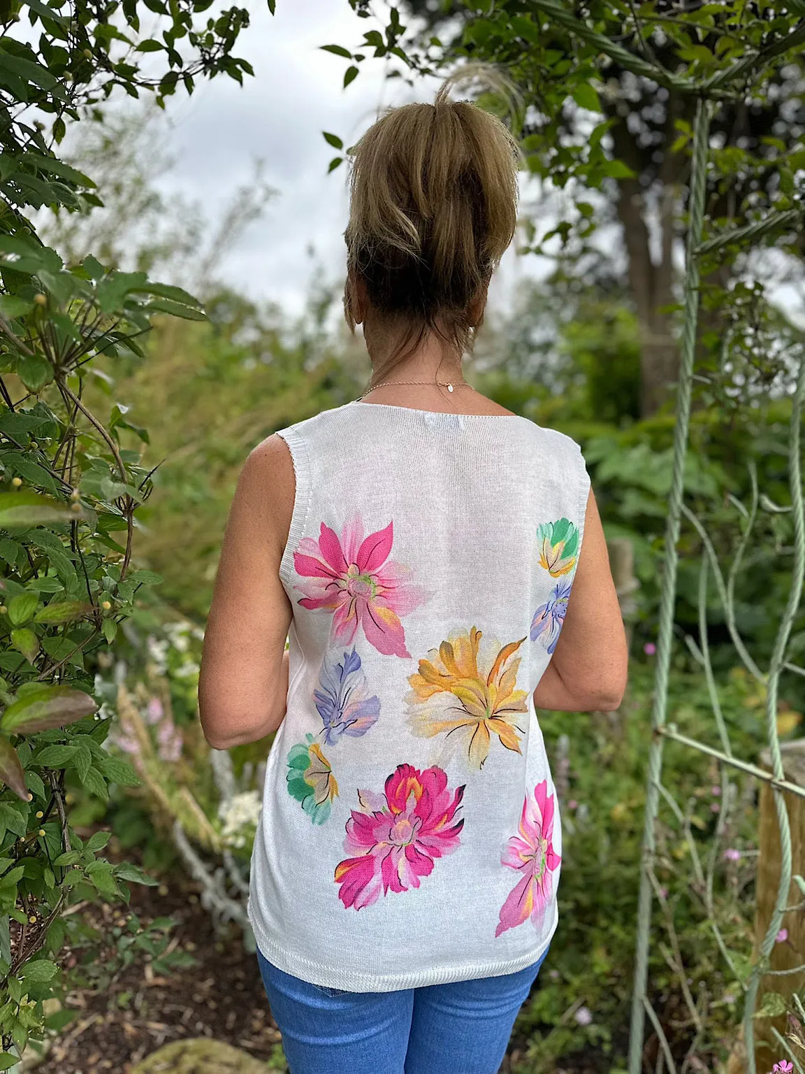 White Flower Print V Neck Vest Kerry